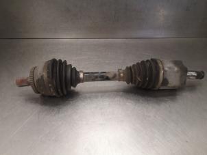 Used Front drive shaft, left Volvo V70 (SW) 2.4 D5 20V Price on request offered by Bongers Auto-Onderdelen Zeeland