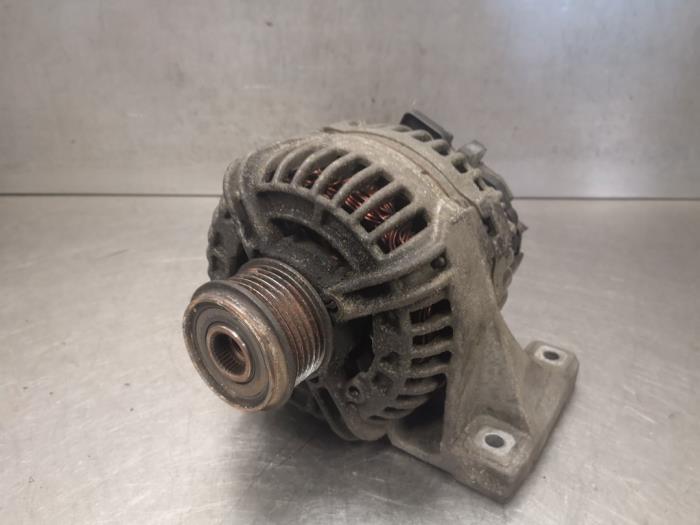 Begagnade Dynamo Volvo V70 (SW) 2.4 D5 20V Pris på förfrågan erbjuds av Bongers Auto-Onderdelen Zeeland