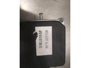 Bloc ABS d'un Audi A6 Avant (C6) 2.7 TDI V6 24V 2008