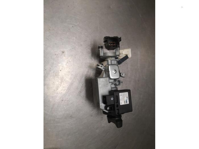 Used Ignition lock + computer Suzuki Swift (ZA/ZC/ZD1/2/3/9) 1.3 VVT 16V Price on request offered by Bongers Auto-Onderdelen Zeeland