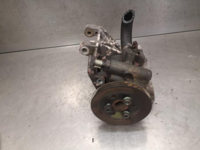 Power steering pump from a Volkswagen Golf III Cabrio Restyling (1E7) 1.8 2000