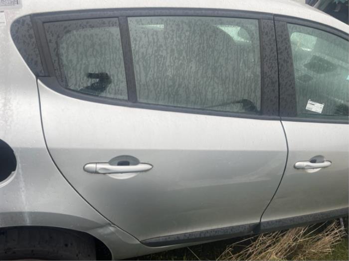 Rear door 4-door, right from a Renault Megane III Berline (BZ) 1.5 dCi 110 2015