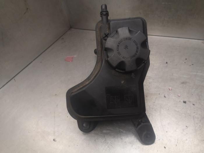 Expansion vessel from a BMW 3 serie Touring (E91) 320d 16V 2008
