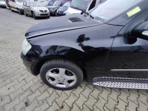 Used Front wing, left Mercedes ML II (164/4JG) 3.0 ML-280 CDI 4-Matic V6 24V Price on request offered by Bongers Auto-Onderdelen Zeeland