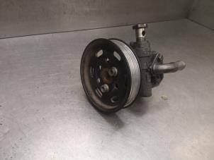 Used Power steering pump Seat Leon (1M1) 1.9 TDI 110 Price on request offered by Bongers Auto-Onderdelen Zeeland