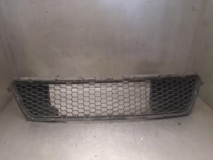 Used Bumper grille Dacia Sandero I (BS) 1.2 16V Price on request offered by Bongers Auto-Onderdelen Zeeland