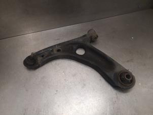 Used Front lower wishbone, left Peugeot 107 1.0 12V Price on request offered by Bongers Auto-Onderdelen Zeeland