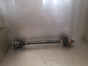 Used Front drive shaft, right Volkswagen Caddy III (2KA,2KH,2CA,2CH) 1.9 TDI Price on request offered by Bongers Auto-Onderdelen Zeeland