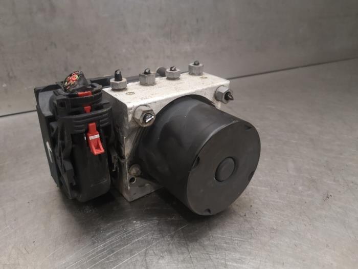 Usagé Bloc ABS Volkswagen Polo IV (9N1/2/3) 1.4 TDI 70 Prix sur demande proposé par Bongers Auto-Onderdelen Zeeland