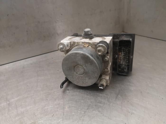 Begagnade ABS-pump Opel Corsa D 1.3 CDTi 16V ecoFLEX Pris på förfrågan erbjuds av Bongers Auto-Onderdelen Zeeland