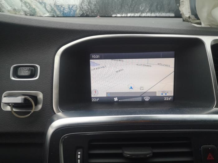 Begagnade Innerdisplay Volvo V60 I (FW/GW) 1.6 DRIVe Pris på förfrågan erbjuds av Bongers Auto-Onderdelen Zeeland