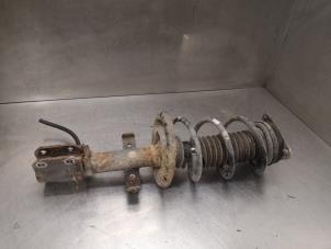 Used Front shock absorber rod, left Renault Clio III (BR/CR) 1.5 dCi FAP Price on request offered by Bongers Auto-Onderdelen Zeeland