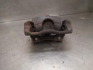 Used Front brake calliper, left Renault Clio III (BR/CR) 1.5 dCi FAP Price on request offered by Bongers Auto-Onderdelen Zeeland