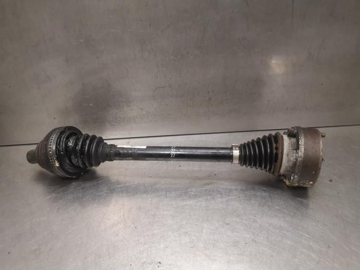 Front drive shaft, left from a Volkswagen Golf VI (5K1) 1.2 TSI BlueMotion 2012