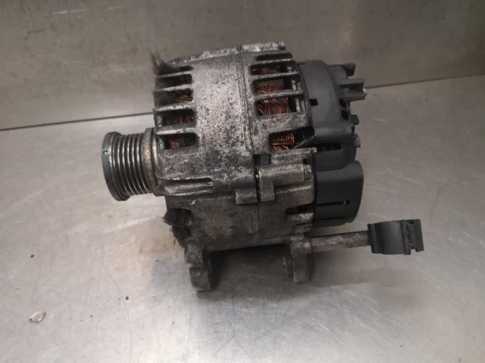 Dynamo från en Volkswagen Multivan T5 (7E/7HC/7HF/7HM) 2.0 BiTDI DRF 4Motion 2014