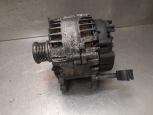 Dynamo från en Volkswagen Multivan T5 (7E/7HC/7HF/7HM) 2.0 BiTDI DRF 4Motion 2014