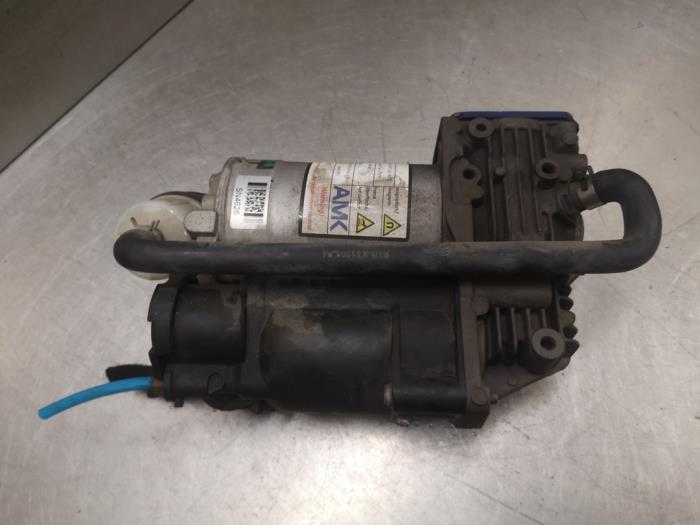 Begagnade Luftpump (fjädring) Volkswagen Multivan T5 (7E/7HC/7HF/7HM) 2.0 BiTDI DRF 4Motion Pris på förfrågan erbjuds av Bongers Auto-Onderdelen Zeeland