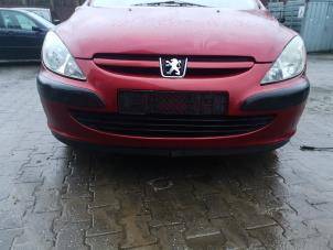 Used Front bumper Peugeot 307 (3A/C/D) 1.6 16V Price on request offered by Bongers Auto-Onderdelen Zeeland