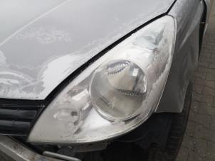 Used Headlight, left Nissan Note (E11) 1.6 16V Price on request offered by Bongers Auto-Onderdelen Zeeland