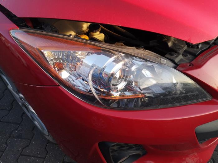 Scheinwerfer rechts van een Mazda 3 Sport (BL14/BLA4/BLB4) 2.2 CITD 16V 150 2012