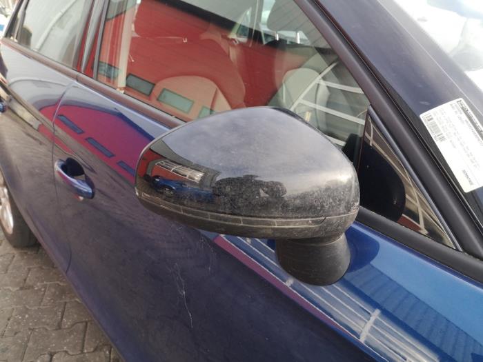 Wing mirror, right from a Audi A1 Sportback (8XA/8XF) 1.4 TFSI Cylinder on demand 16V 2013