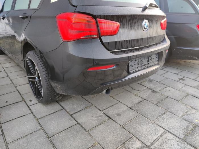 Pare choc arrière d'un BMW 1 serie (F20) 116i 1.5 12V 2016