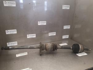 Used Front drive shaft, right Kia Sorento I (JC) 2.5 CRDi 16V VGT Price on request offered by Bongers Auto-Onderdelen Zeeland