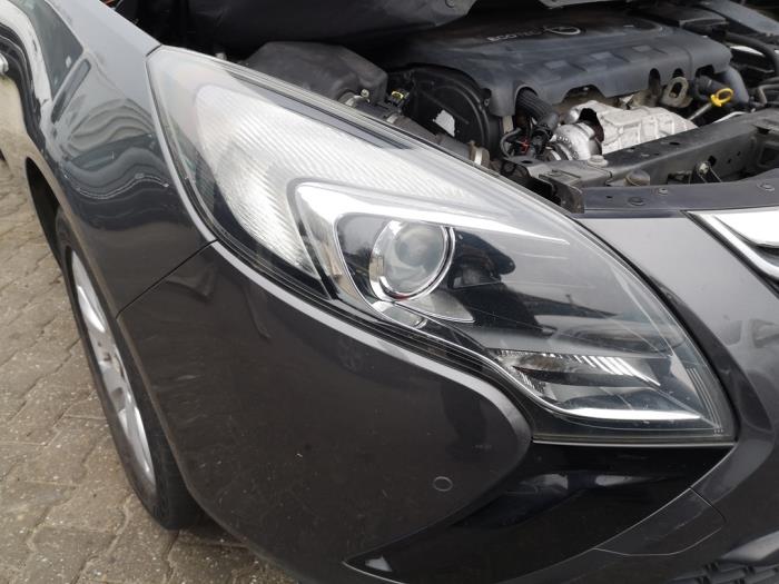Headlight, right Opel Zafira Tourer 2.0 CDTI 16V 110 Ecotec - 39009022