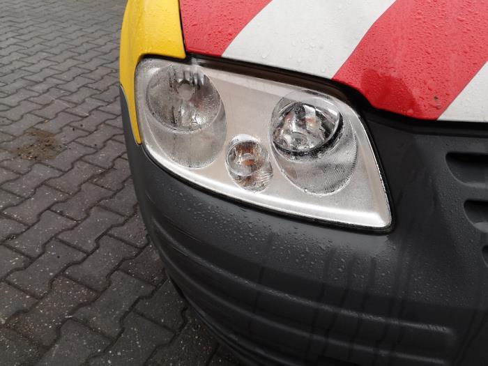 Reflektor prawy z Volkswagen Caddy III (2KA,2KH,2CA,2CH) 2.0 SDI 2008