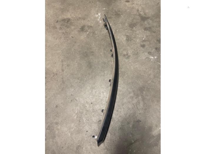 Front bumper strip, left from a BMW 1 serie (E88) 118i 16V 2010
