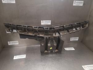Used Front bumper, central component Renault Modus/Grand Modus (JP) 1.2 16V Price on request offered by Bongers Auto-Onderdelen Zeeland