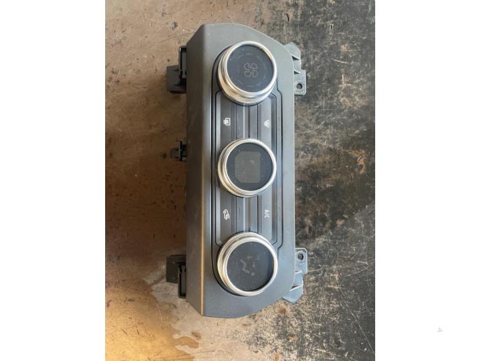 Heater control panel from a Dacia Sandero III 1.0 TCe 90 12V 2023