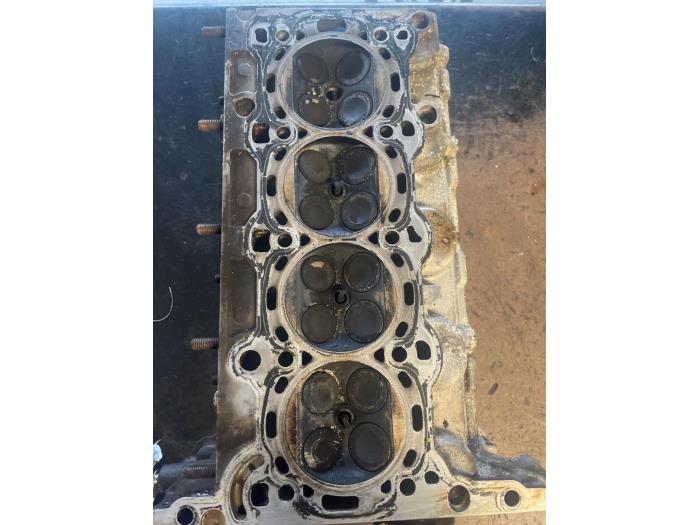 Cylinder head from a Chevrolet Aveo (300) 1.4 16V 2012