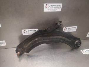Used Front wishbone, left Renault Clio IV (5R) 0.9 Energy TCE 90 12V Price on request offered by Bongers Auto-Onderdelen Zeeland