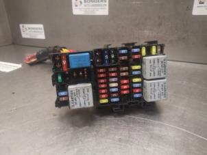 Used Fuse box Renault Clio IV (5R) 0.9 Energy TCE 90 12V Price on request offered by Bongers Auto-Onderdelen Zeeland