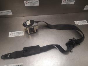 Used Front seatbelt, right Renault Clio IV (5R) 0.9 Energy TCE 90 12V Price on request offered by Bongers Auto-Onderdelen Zeeland