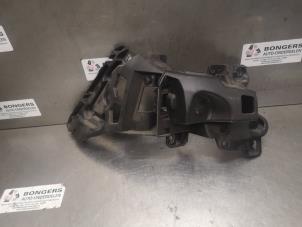 Used Rear bumper frame Renault Clio IV (5R) 0.9 Energy TCE 90 12V Price on request offered by Bongers Auto-Onderdelen Zeeland