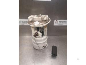 Used Electric fuel pump Renault Clio IV (5R) 0.9 Energy TCE 90 12V Price on request offered by Bongers Auto-Onderdelen Zeeland