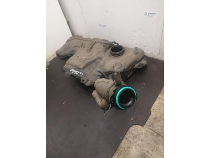 Tank from a Renault Clio IV (5R) 0.9 Energy TCE 90 12V 2013