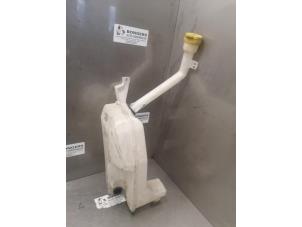 Used Front windscreen washer reservoir Renault Clio IV (5R) 0.9 Energy TCE 90 12V Price on request offered by Bongers Auto-Onderdelen Zeeland