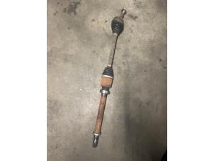 Used Front drive shaft, right Renault Clio IV (5R) 0.9 Energy TCE 90 12V Price on request offered by Bongers Auto-Onderdelen Zeeland