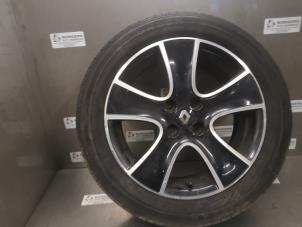 Used Wheel + tyre Renault Clio IV (5R) 0.9 Energy TCE 90 12V Price on request offered by Bongers Auto-Onderdelen Zeeland