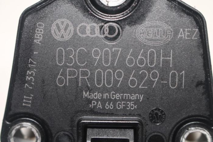 Oil level sensor from a Audi A5 (8T3) 3.2 FSI V6 24V Quattro 2008