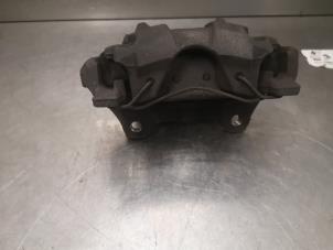 Used Front brake calliper, left Renault Clio IV (5R) 0.9 Energy TCE 90 12V Price on request offered by Bongers Auto-Onderdelen Zeeland