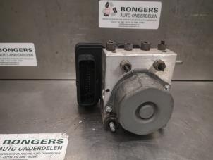 Used ABS pump Renault Clio IV (5R) 0.9 Energy TCE 90 12V Price on request offered by Bongers Auto-Onderdelen Zeeland