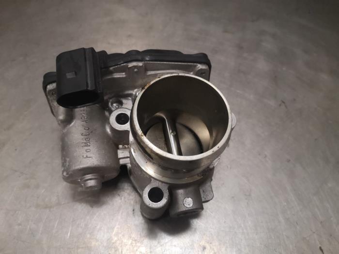 Throttle body from a Ford Focus 3 Wagon 1.0 Ti-VCT EcoBoost 12V 100 2015