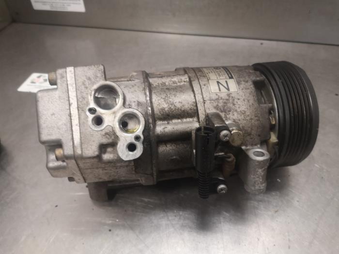 Air conditioning pump from a BMW 3 serie (E46/4) 318i 16V 2004
