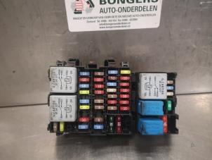 Used Fuse box Renault Clio IV (5R) 1.5 Energy dCi 90 FAP Price on request offered by Bongers Auto-Onderdelen Zeeland