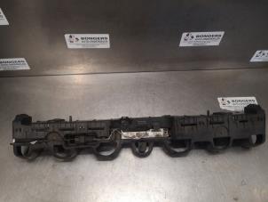 Used Rear bumper component, central Renault Clio IV (5R) 1.5 Energy dCi 90 FAP Price on request offered by Bongers Auto-Onderdelen Zeeland