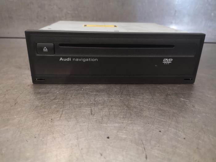 Używane Odtwarzacz DVD Audi A5 (8T3) 3.2 FSI V6 24V Quattro Cena na żądanie oferowane przez Bongers Auto-Onderdelen Zeeland